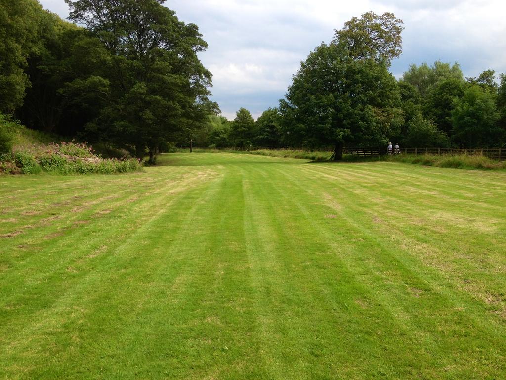 Harefield Hall Hotel เพทลีย์บริดจ์ ภายนอก รูปภาพ