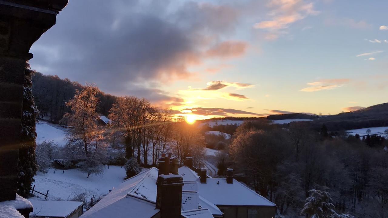 Harefield Hall Hotel เพทลีย์บริดจ์ ภายนอก รูปภาพ