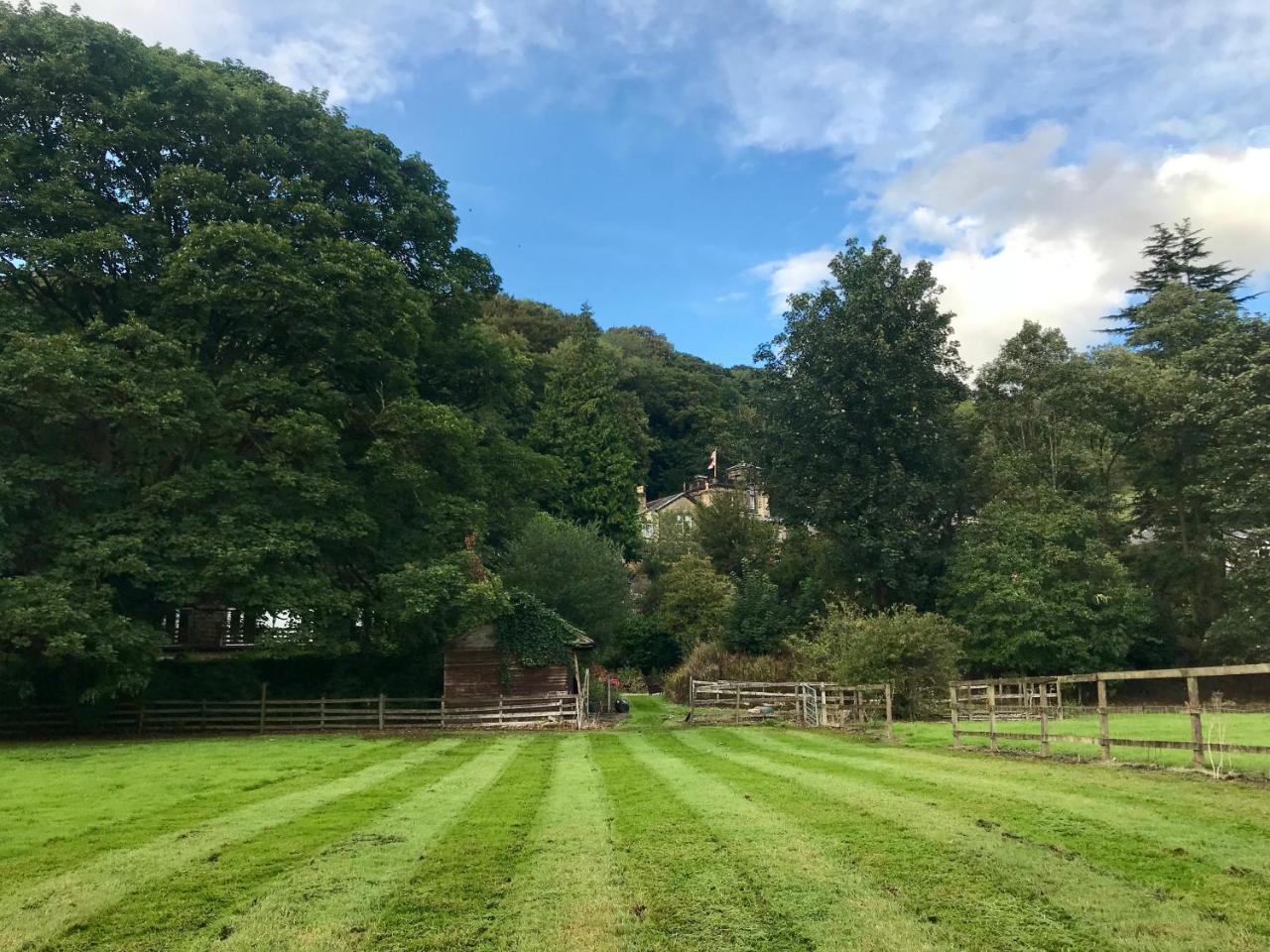 Harefield Hall Hotel เพทลีย์บริดจ์ ภายนอก รูปภาพ